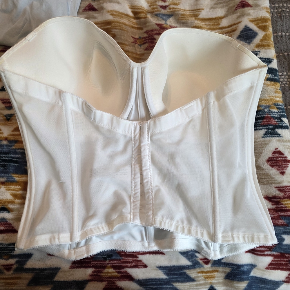Dominique White Structured Bra with Sweetheart Neckline